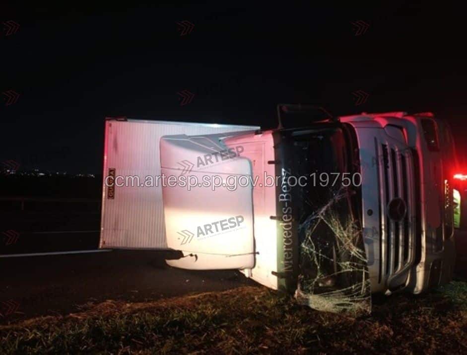 Carreta Mercedes-Benz rodovia dos Bandeirantes