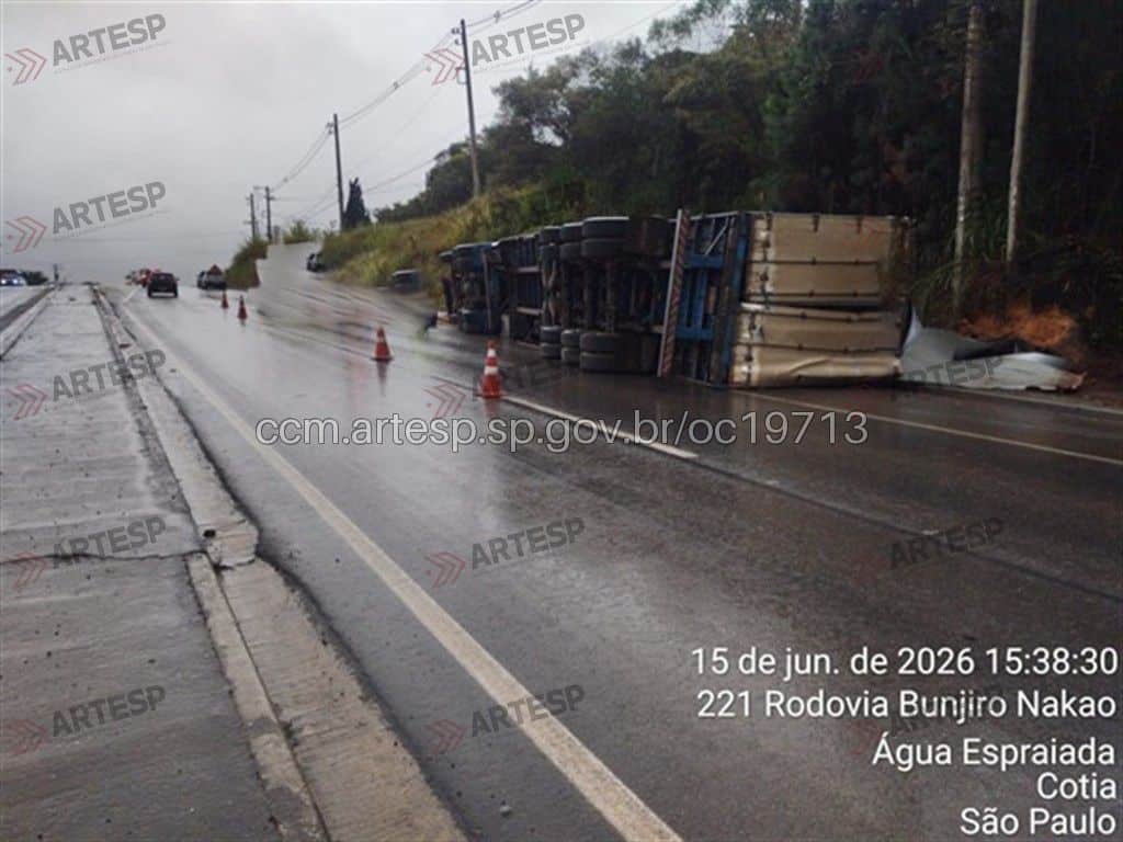 Carreta Scania P360 rodovia Bunjiro Nakao cotia