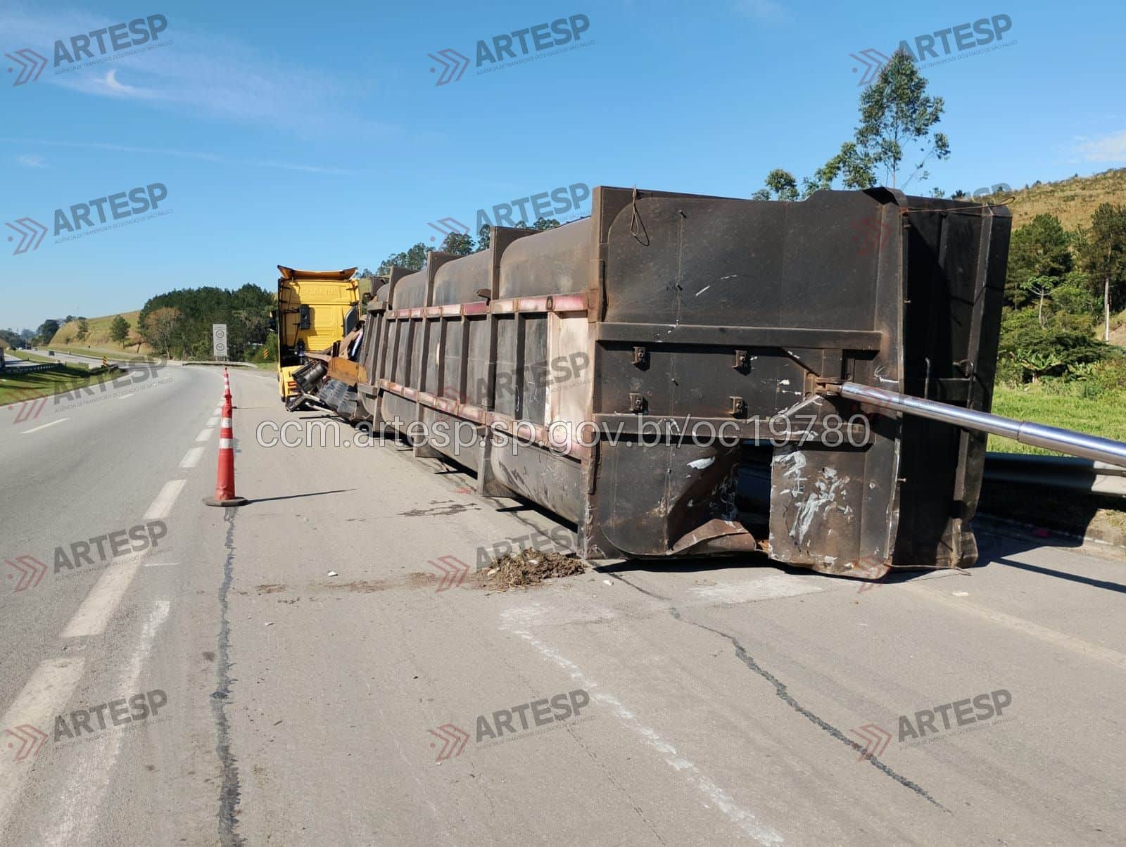 Carreta Scania R560 rodovia dom pedro I