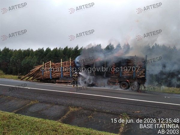 Carreta Volvo FH 540 na rodovia castelo branco