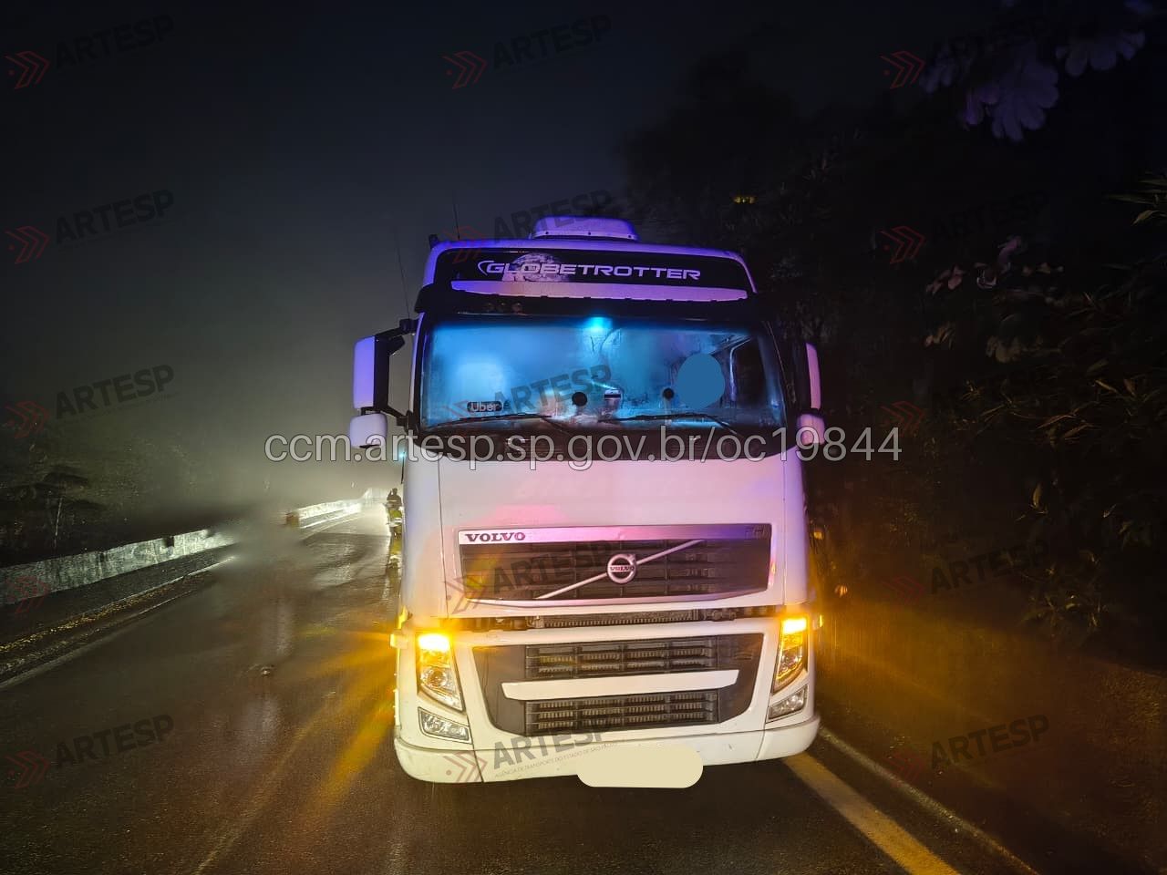 Carreta Volvo FH 540 rodovia anchieta acidente
