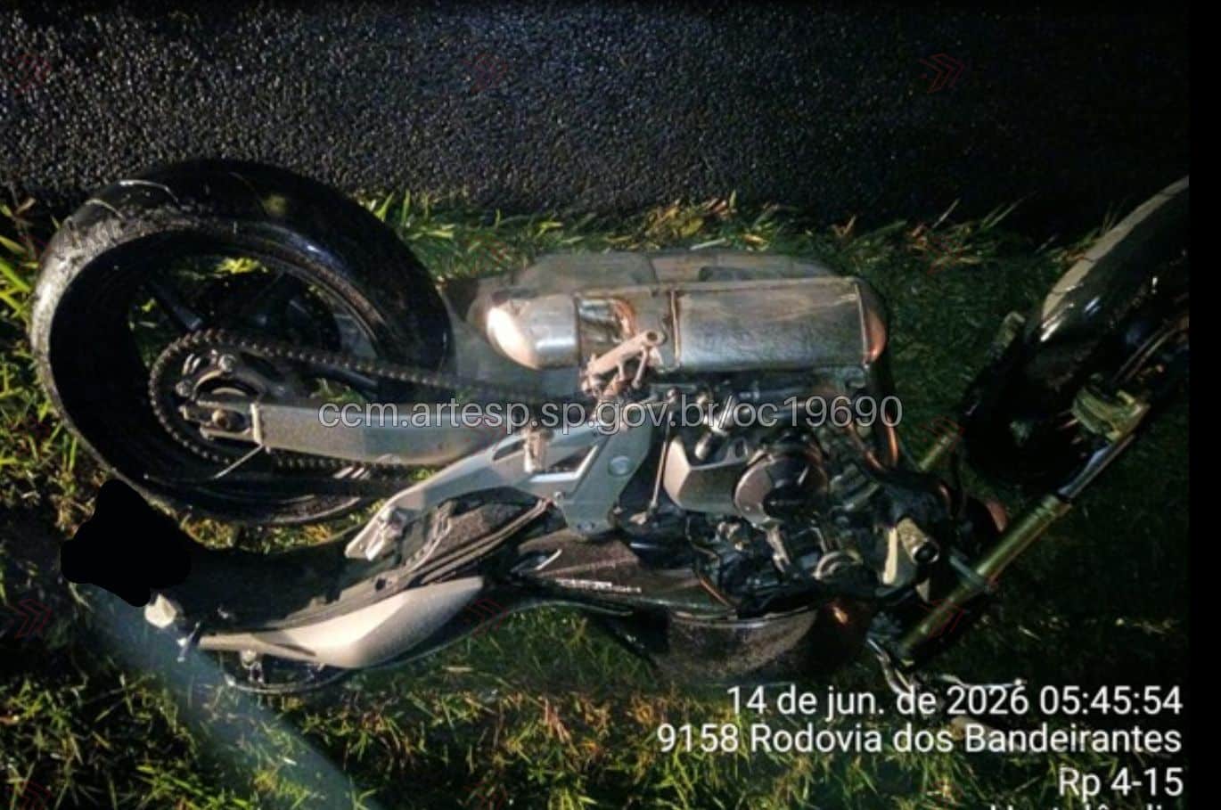 Moto Honda Hornet rodovia dos Bandeirantes