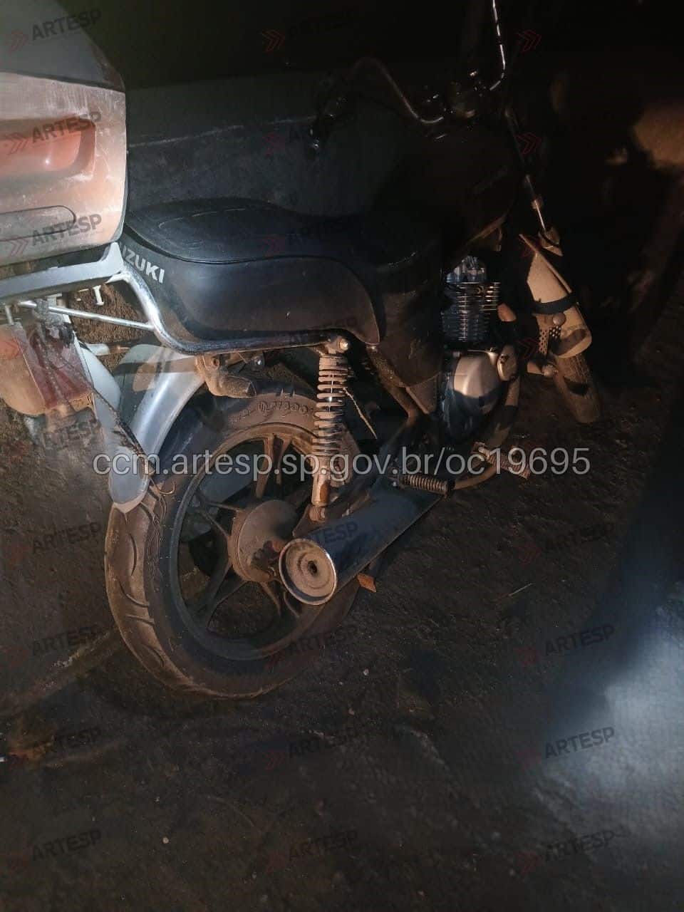 Moto Intruder 125 rodovia anchieta