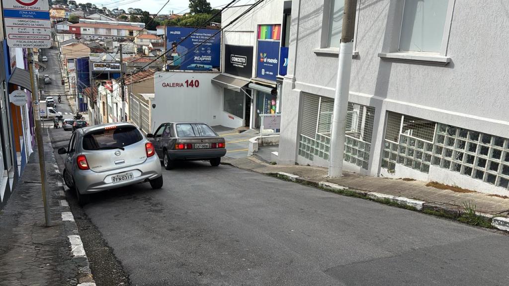 Rua Professor Luiz Nardy liberada após serviços emergenciais