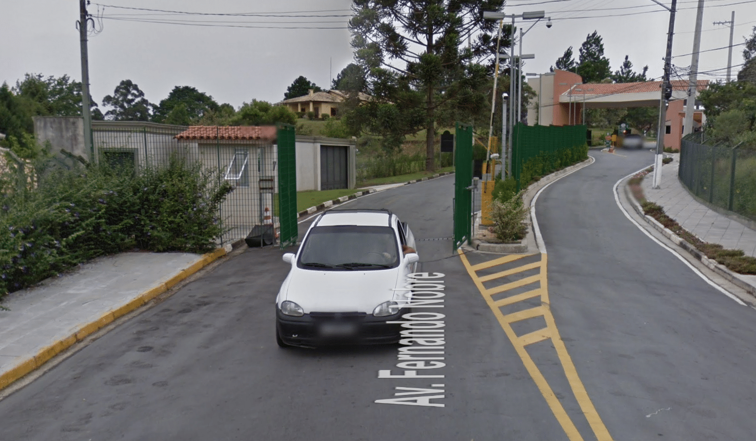 Avenida Fernando Nobre em Cotia