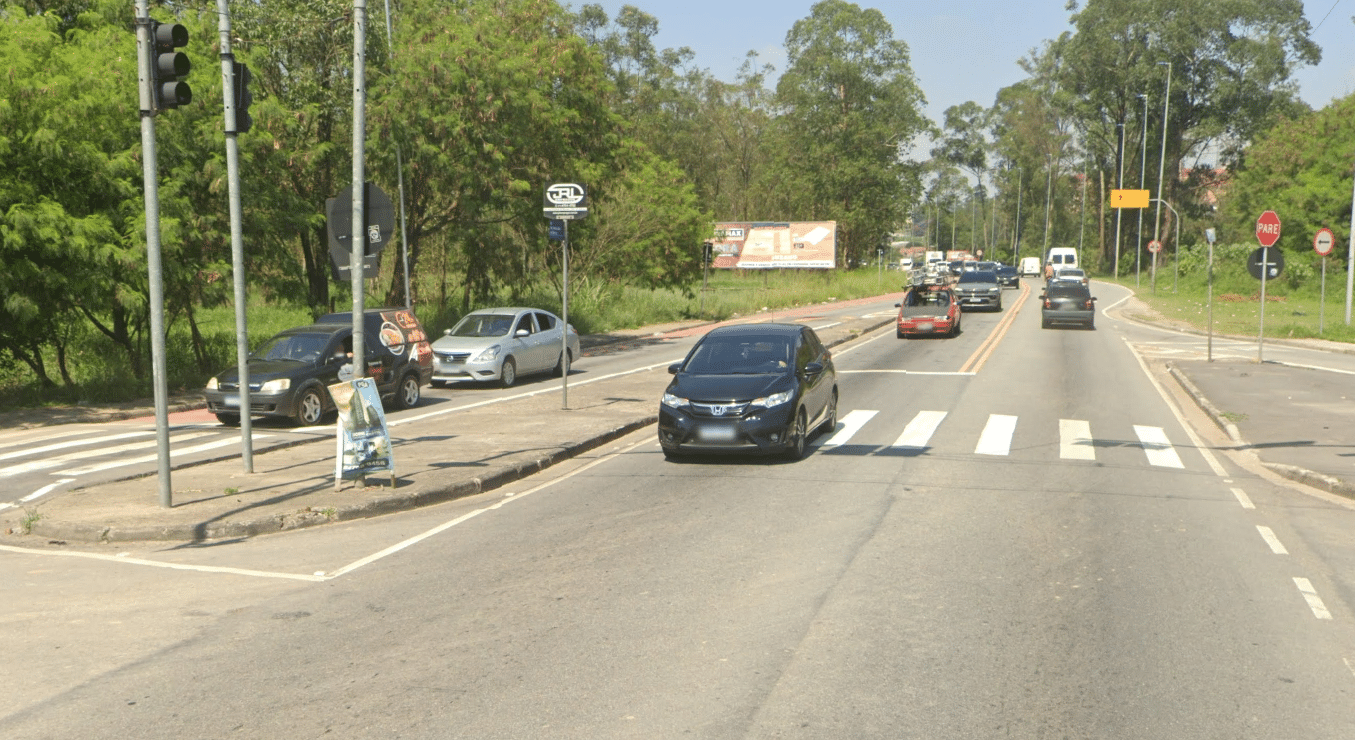 Avenida Vereador Almiro Dias de Oliveira em Itaquaquecetuba