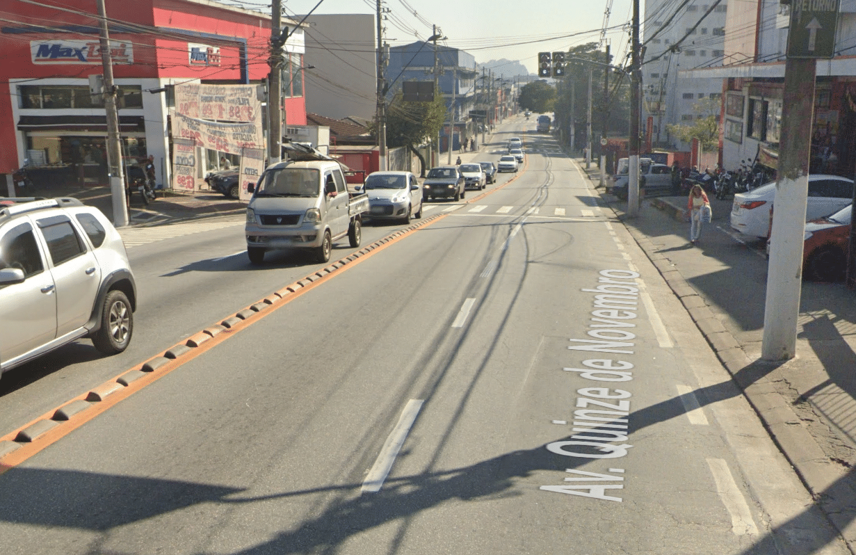 Avenida XV de Novembro em Itapecerica da Serra