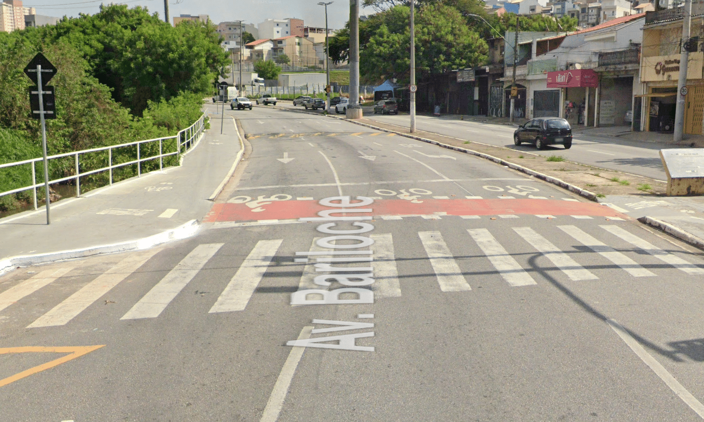 Avenida Bariloche em Barueri