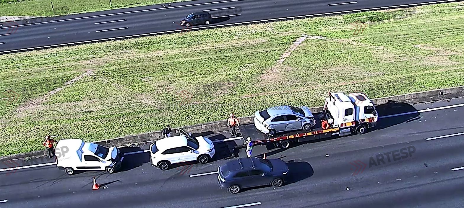 Automóveis rodovia dos bandeirantes