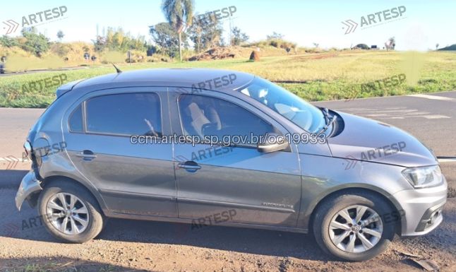 Automóvel VW Gol na rodovia raposo tavares