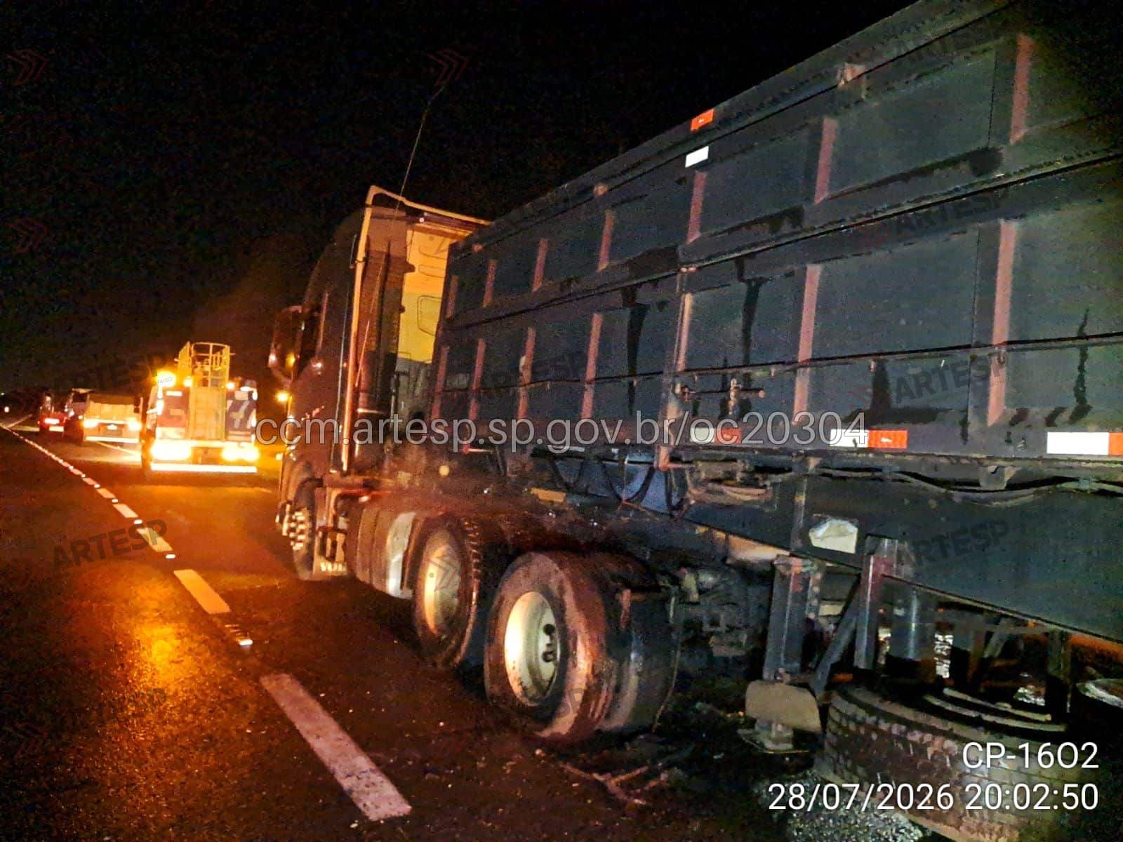 Bitrem Volvo FH 460 rodovia raposo tavares fogo
