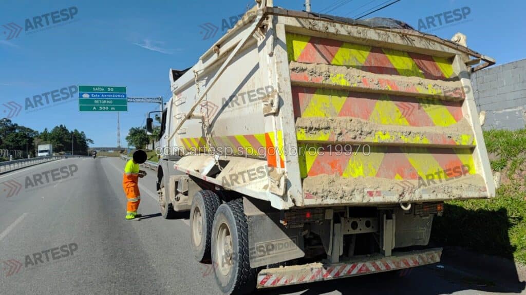 Caminhão rodovia raposo tavares