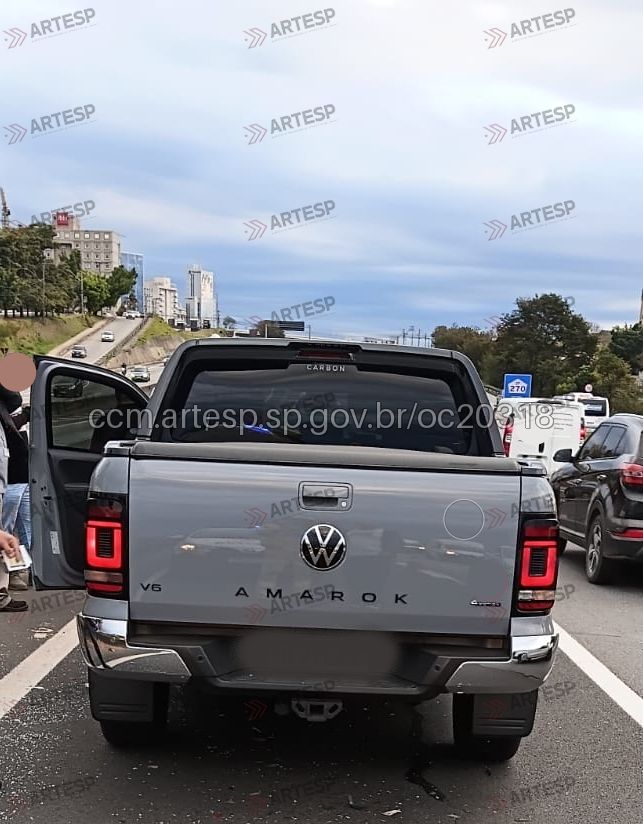 Caminhonete VW Amarok raposo