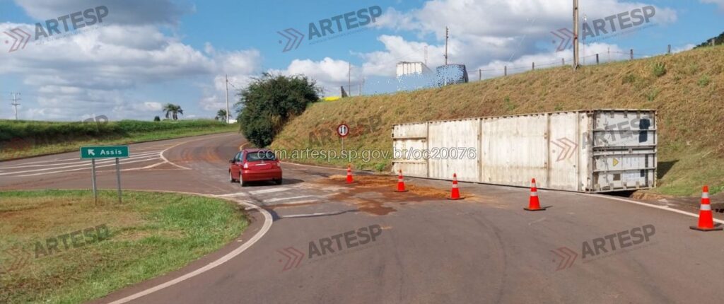 Carreta DAF XF 105 rodovia raposo