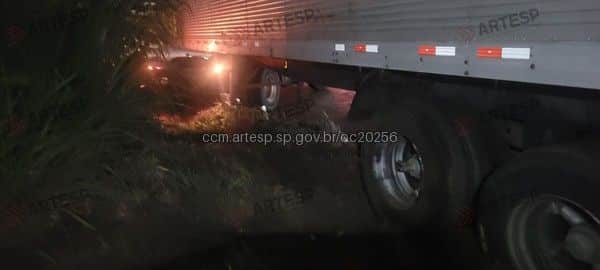 Carreta Iveco Cursor 450E33T rodovia