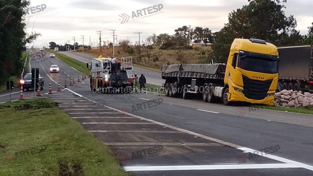 Carreta Iveco sp-127 na