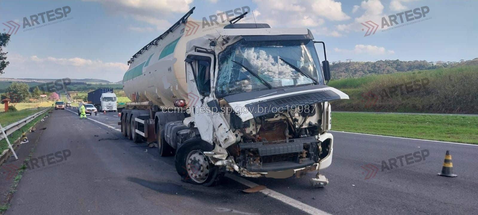 Carreta Mercedes-Benz Axor 2544 rodovia anhanguera simão