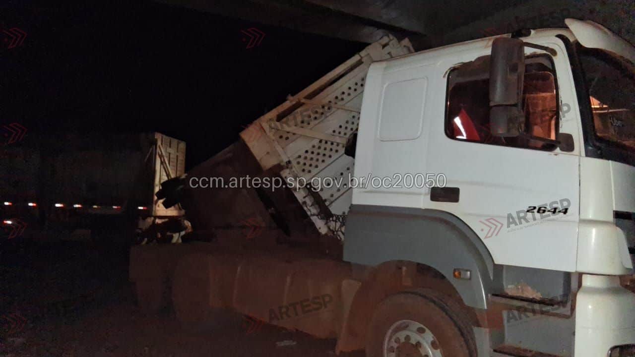 Carreta Mercedes Benz-Axor rodovia anhanguera