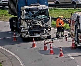 Carreta Volvo FH 440 rodoanel acidente