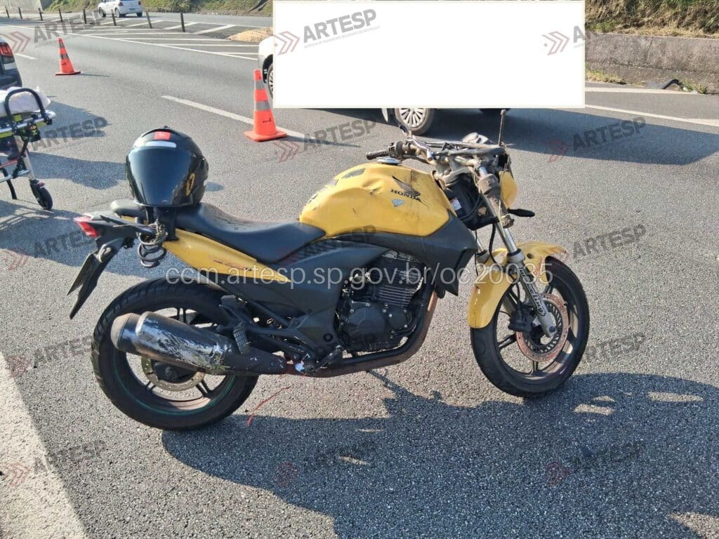Moto Honda CB 300 rodovia anchieta