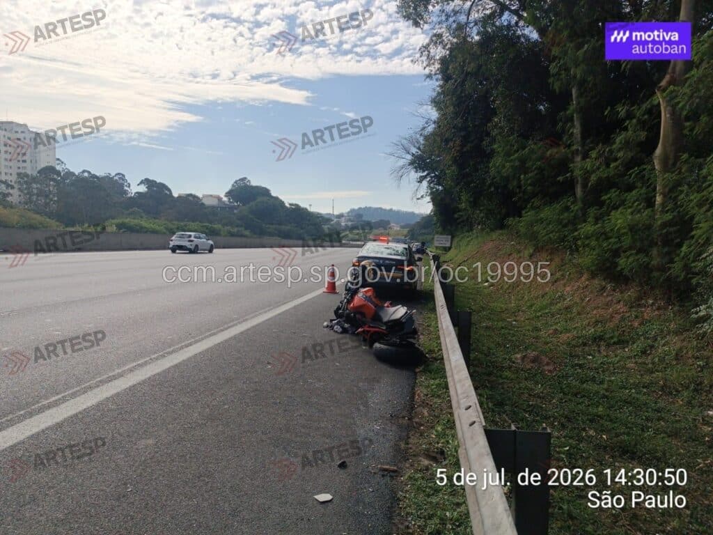 Moto MT300 rodovia dos Bandeirantes