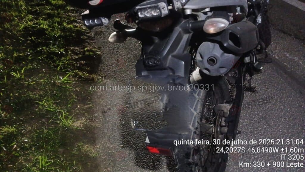 Moto XTZ 250 na rodovia padre manoel da nóbrega itanhaém