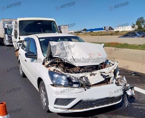 Van Renault Master e automóvel VW Gol rodovia anhanguera