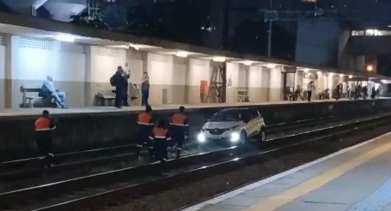 carro estação água branca linha 7-rubi