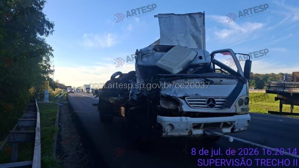rodovia Adalberto Panzan Caminhão Mercedes-Benz 915 rodovia