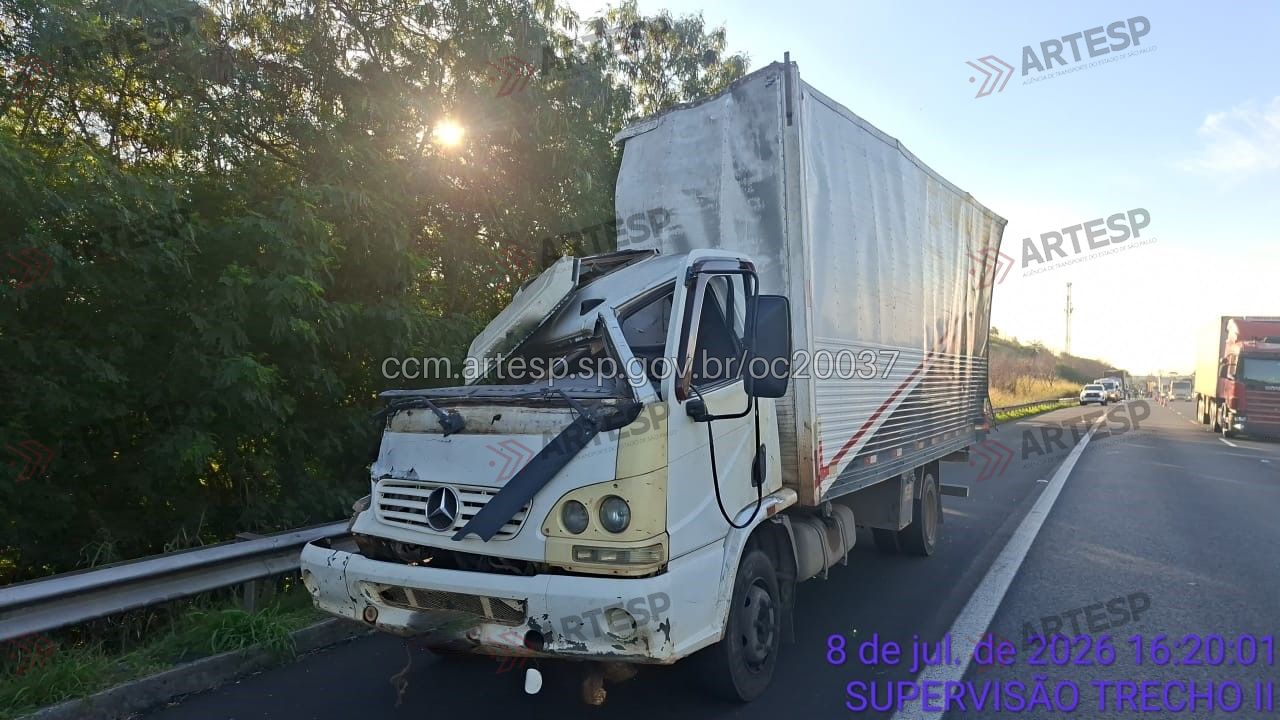 rodovia Adalberto Panzan Caminhão Mercedes-Benz 915