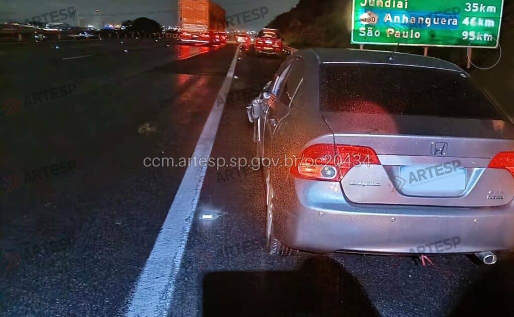 Automóvel Honda Civic rodovia dos bandeirantes acidente campinas
