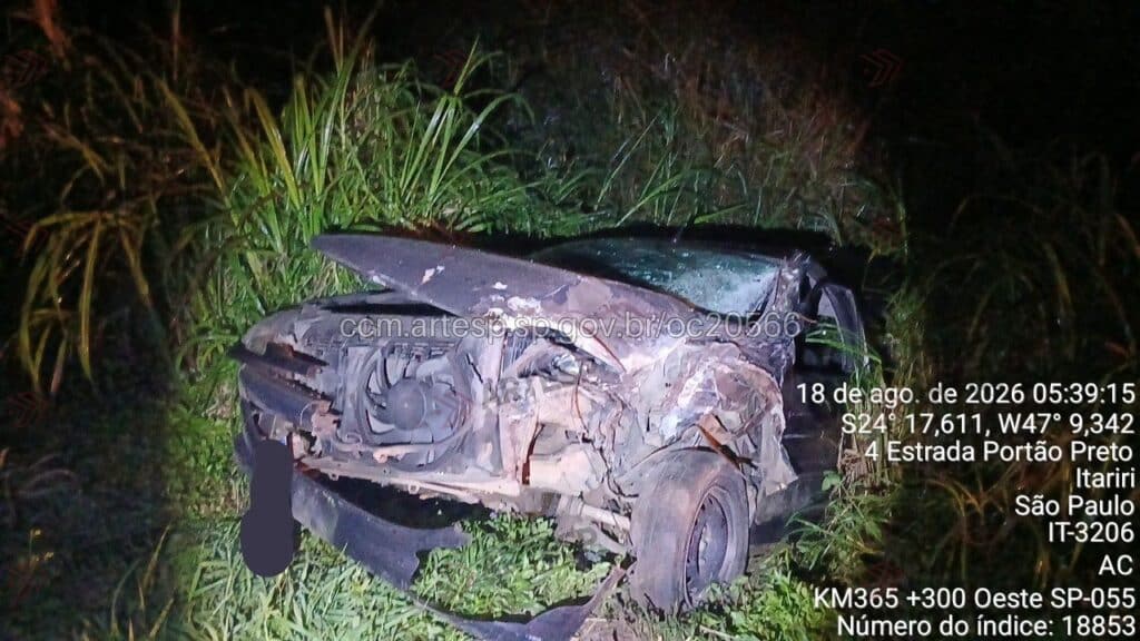 Automóvel Peugeot rodovia padre manoel da Nóbrega acidente