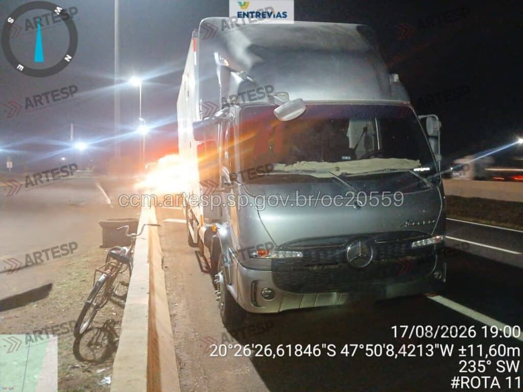 Caminhão Mercedes-Benz Accelo guará