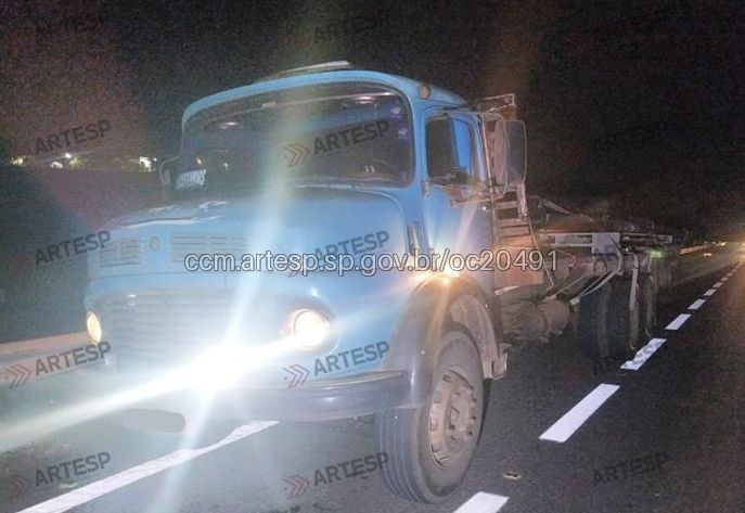 Caminhão Mercedes-Benz L1113 rodovia raposo tavares