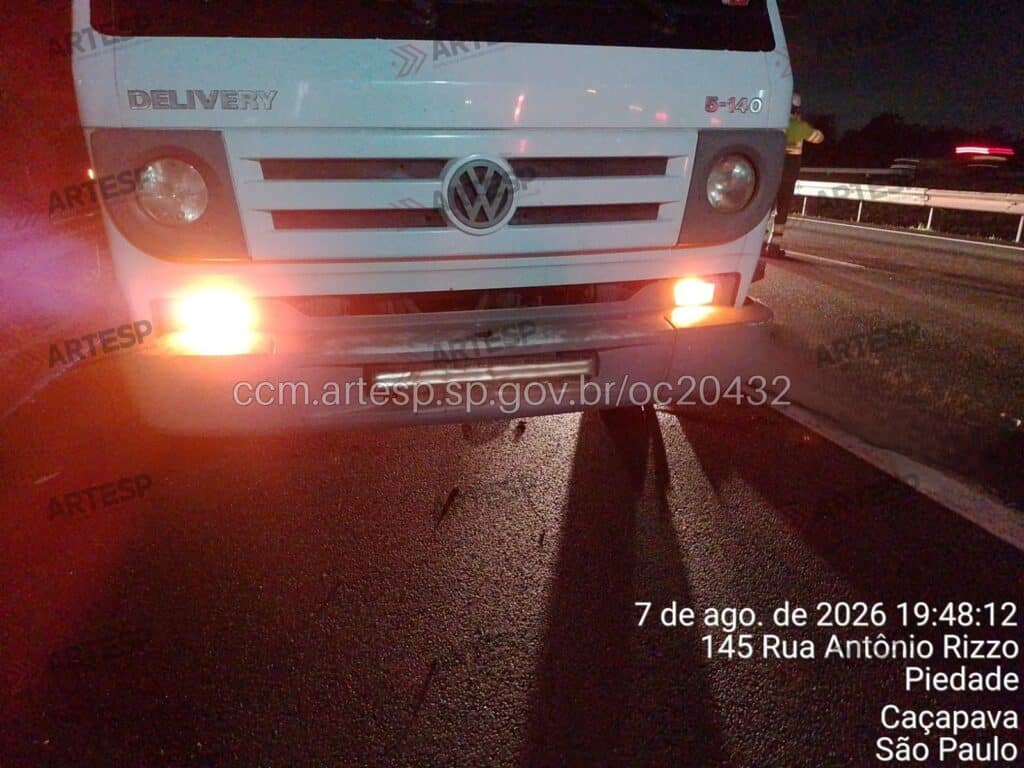 Caminhão VW Delivery rodovia