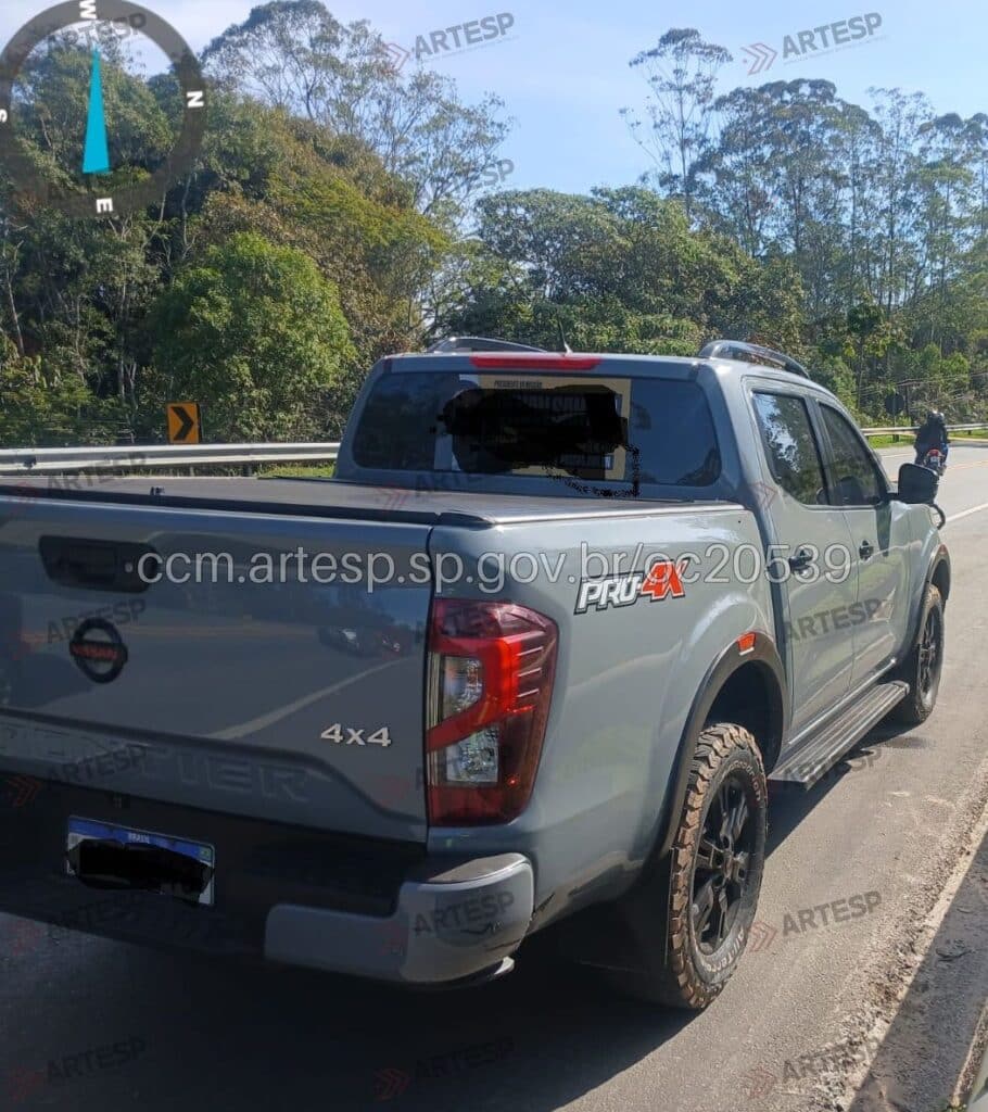 Caminhonete Nissan Frontier rodovia mogi-bertioga