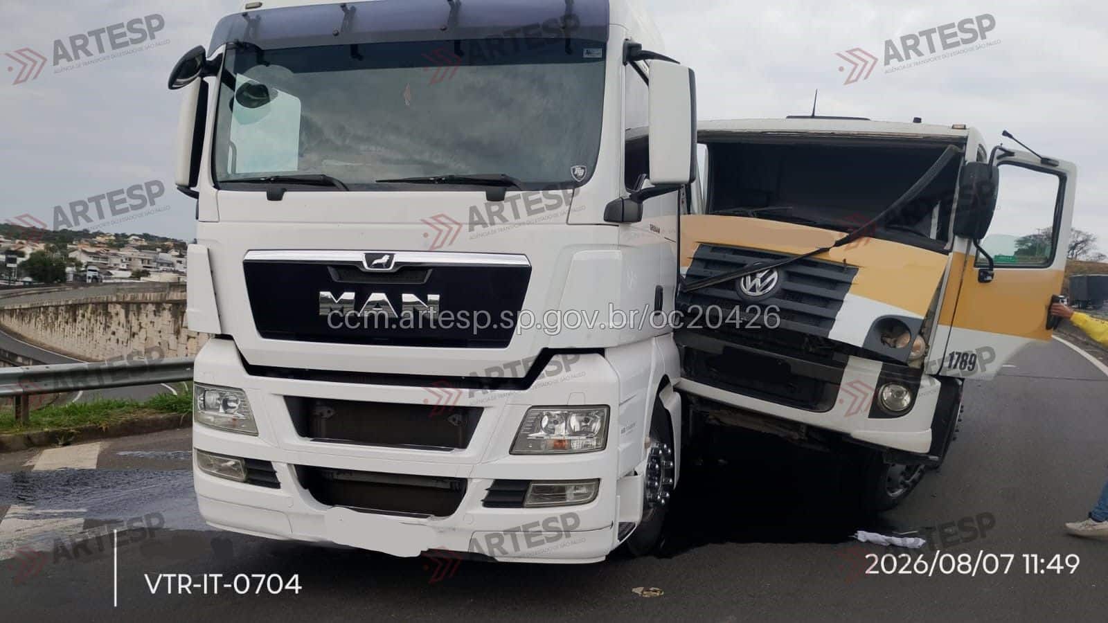 Carreta Man TGX 28.440 e caminhão VW 26.260