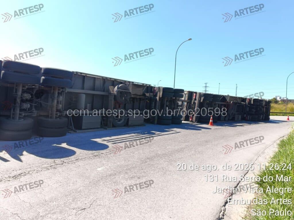 Carreta Scania rodoanel embu das artes tombamento