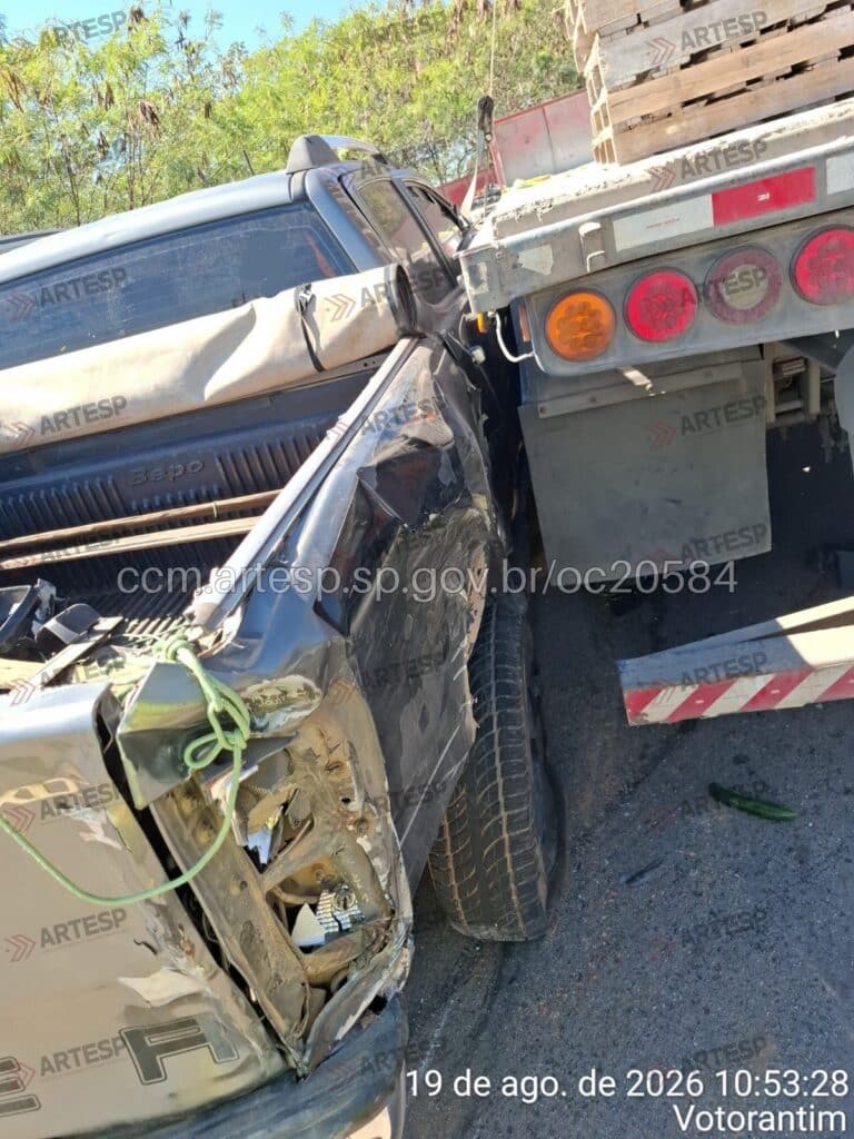 Carreta Volvo FH 400 e caminhonete Ford Ranger