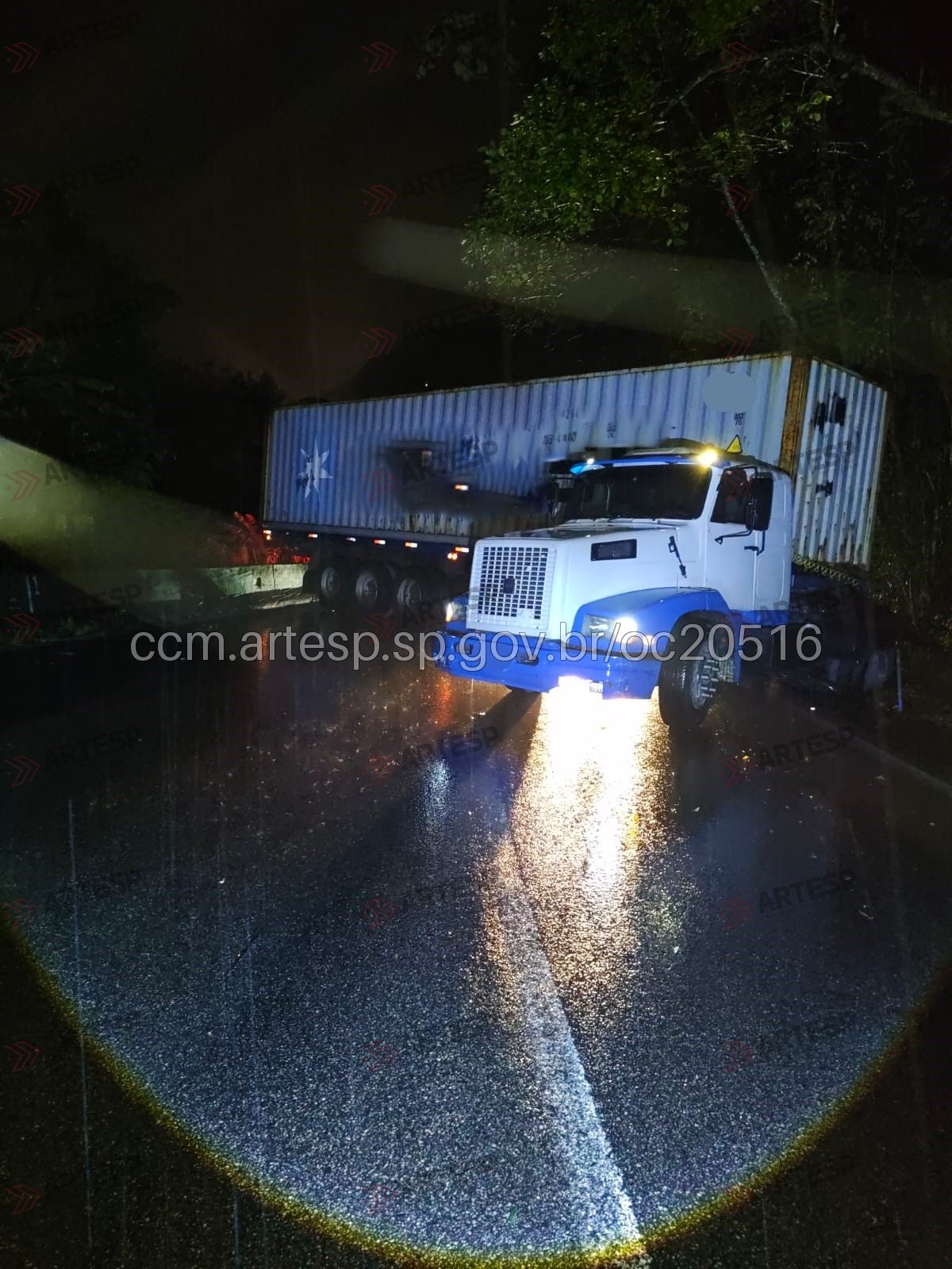 Carreta Volvo rodovia anchieta cubatão
