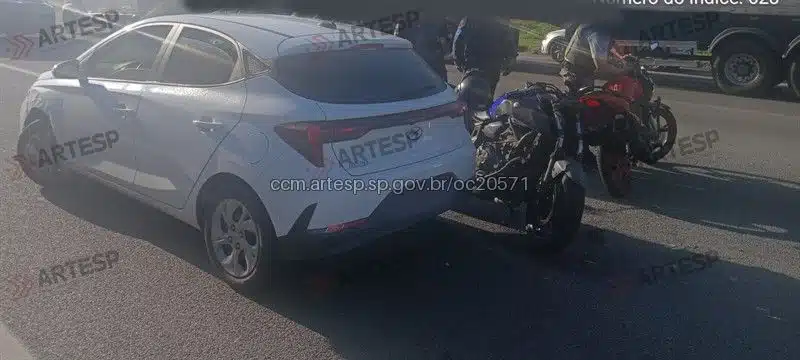 Moto Yamaha MT-07, automóvel Hyundai HB20 e moto Yamaha Factor