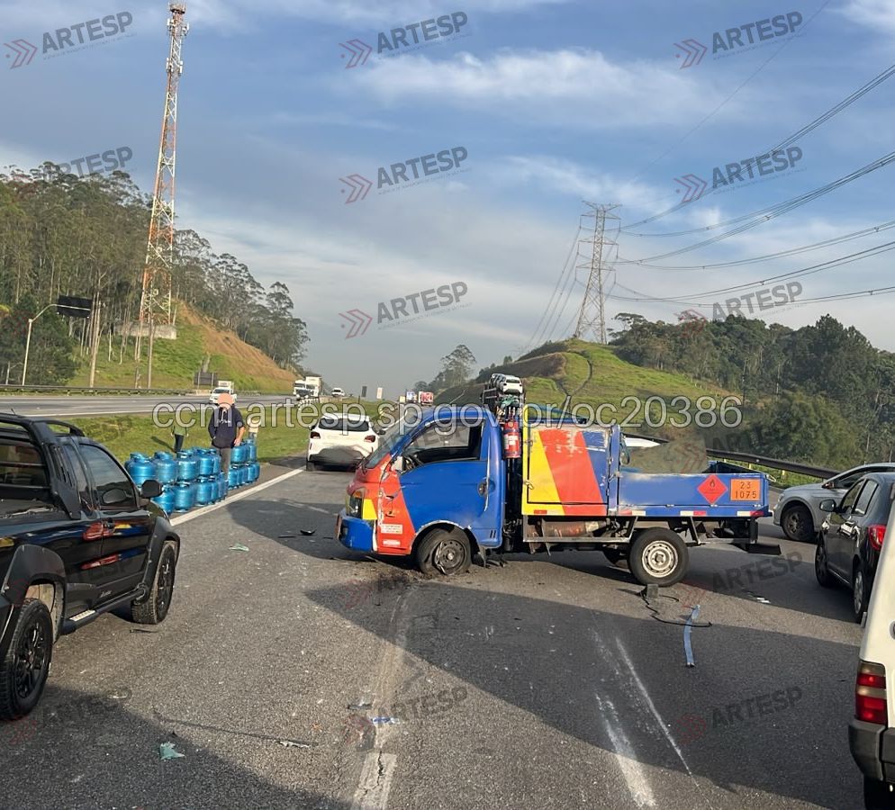 Utilitário Hyundai HR rodoanel acidente