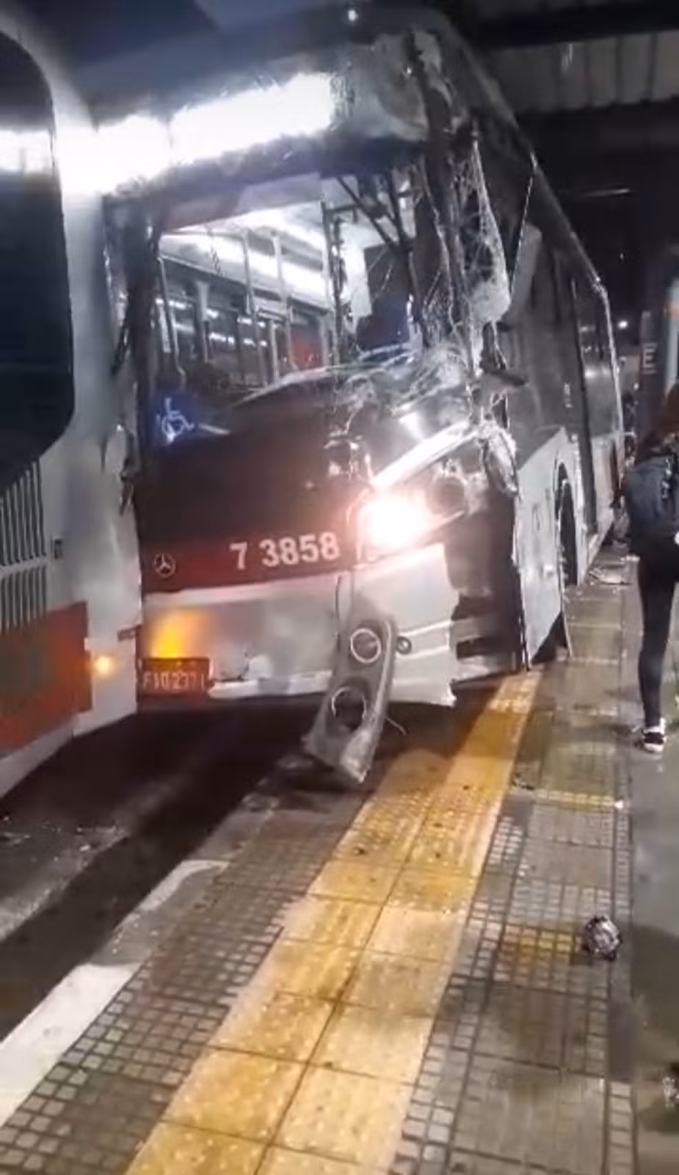 ônibus no Terminal Jardim Ângela