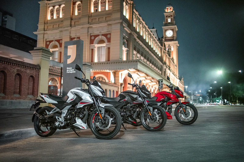 Bajaj Pulsar N150 moto