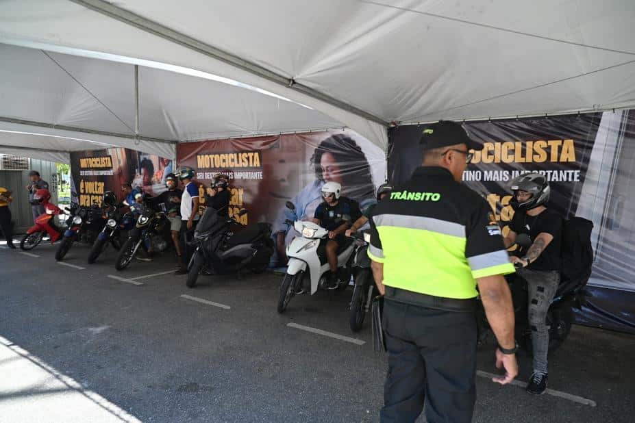 ação com motociclistas