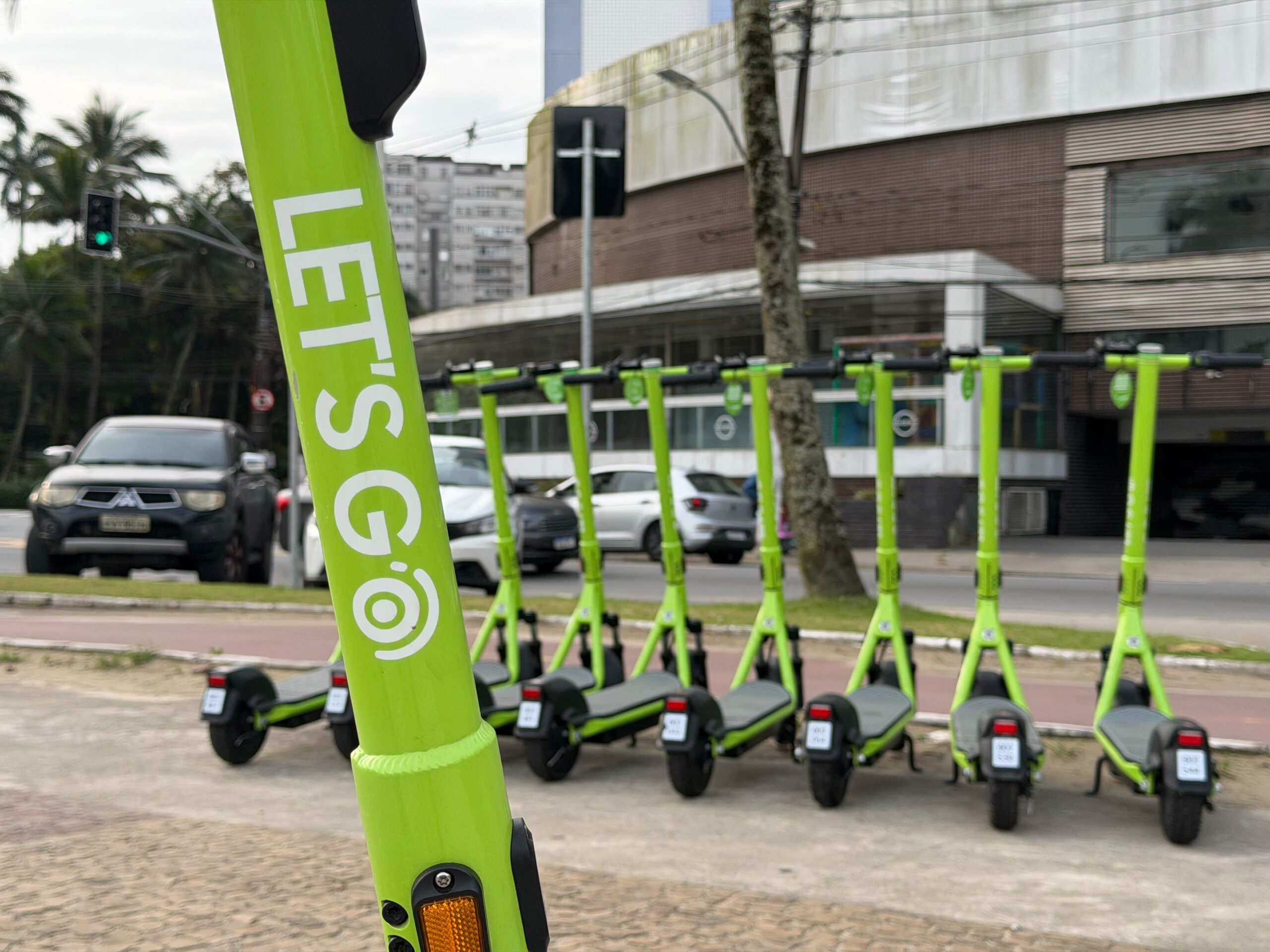 100 patinetes elétricos