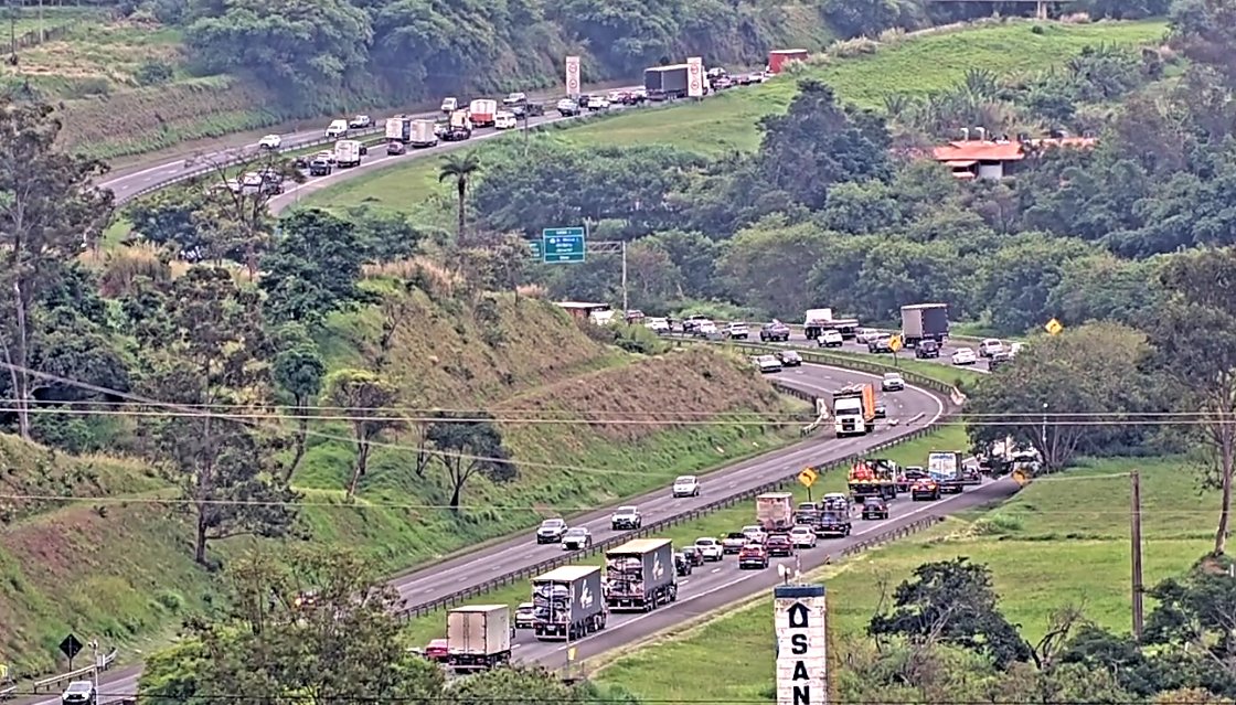 Acidente no km 3 do anel viário Magalhães Teixeira