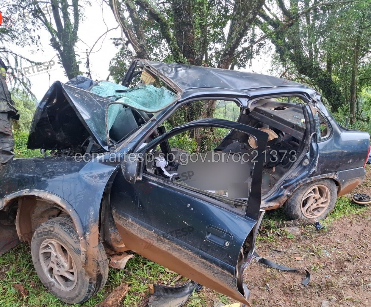 Automóvel GM Corsa rodovia josé carvalho sp-250