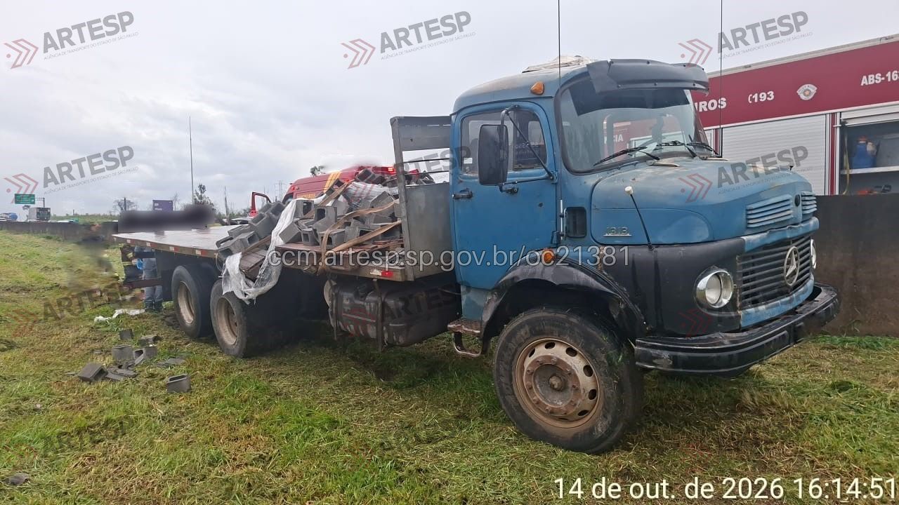Caminhão Mercedes-Benz rodovia anhanguera nova