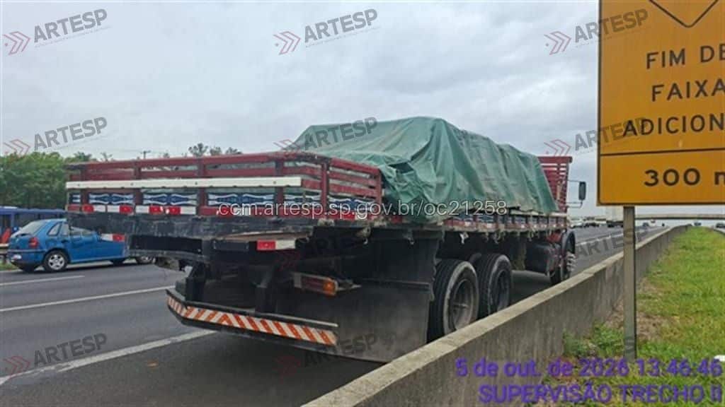 Carreta Mercedes-Benz L1513 rodovia anhanguera